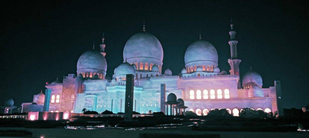 Dubai in Summer - Mosque Sheikh Zayed at night - Alturis tours and events