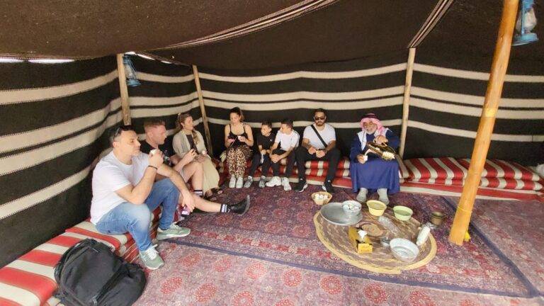 Drink an arabic coffee with a bedouin in Dubai - Alturis tours and events